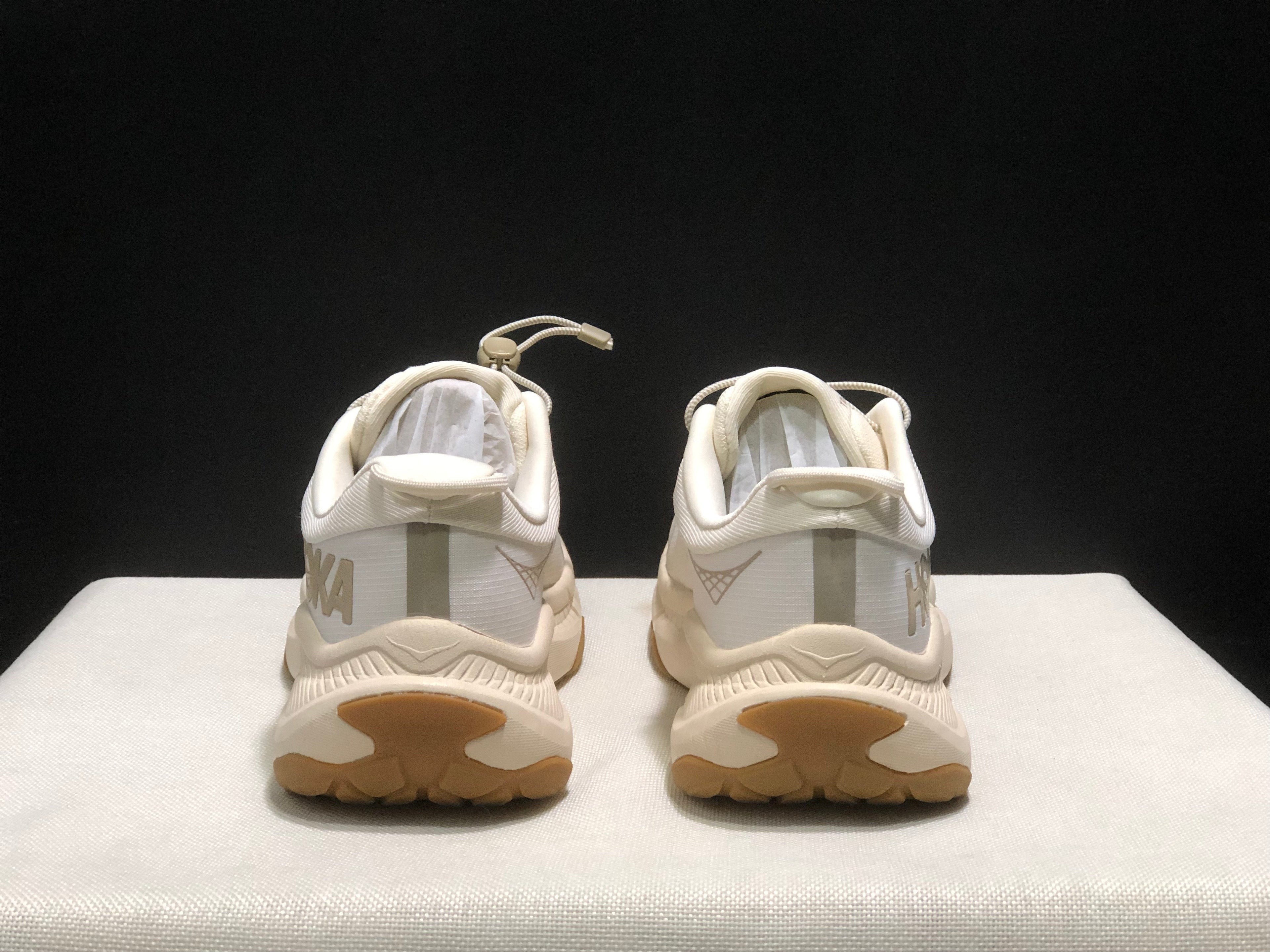 HOKA ONE ONE SKYFLOW