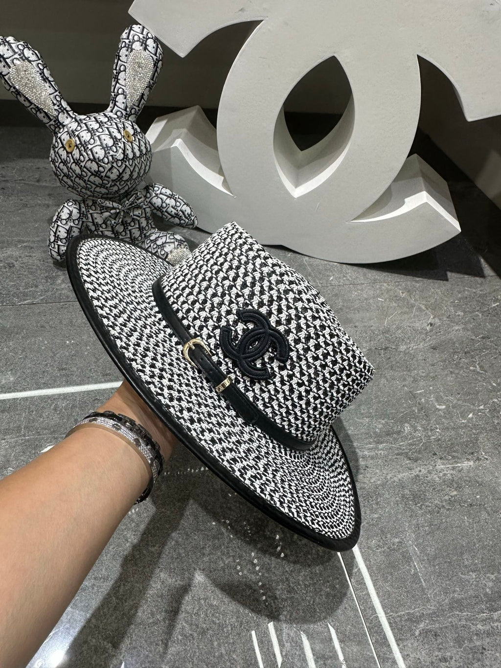 Sailin Concave Top Edged Flat Cap